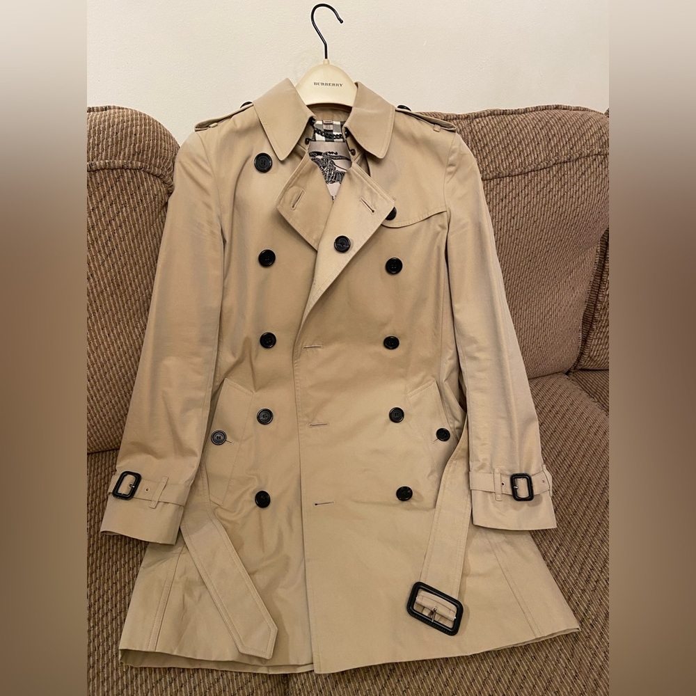 Burberry Women’s Beige Trench Coat in great condition